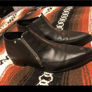 F21 Size 9 ** pointy black zip up ankle boots **
